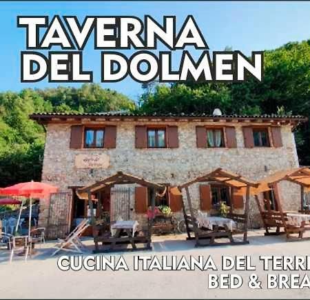 Taverna Del Dolmen Hotel Millesimo Buitenkant foto