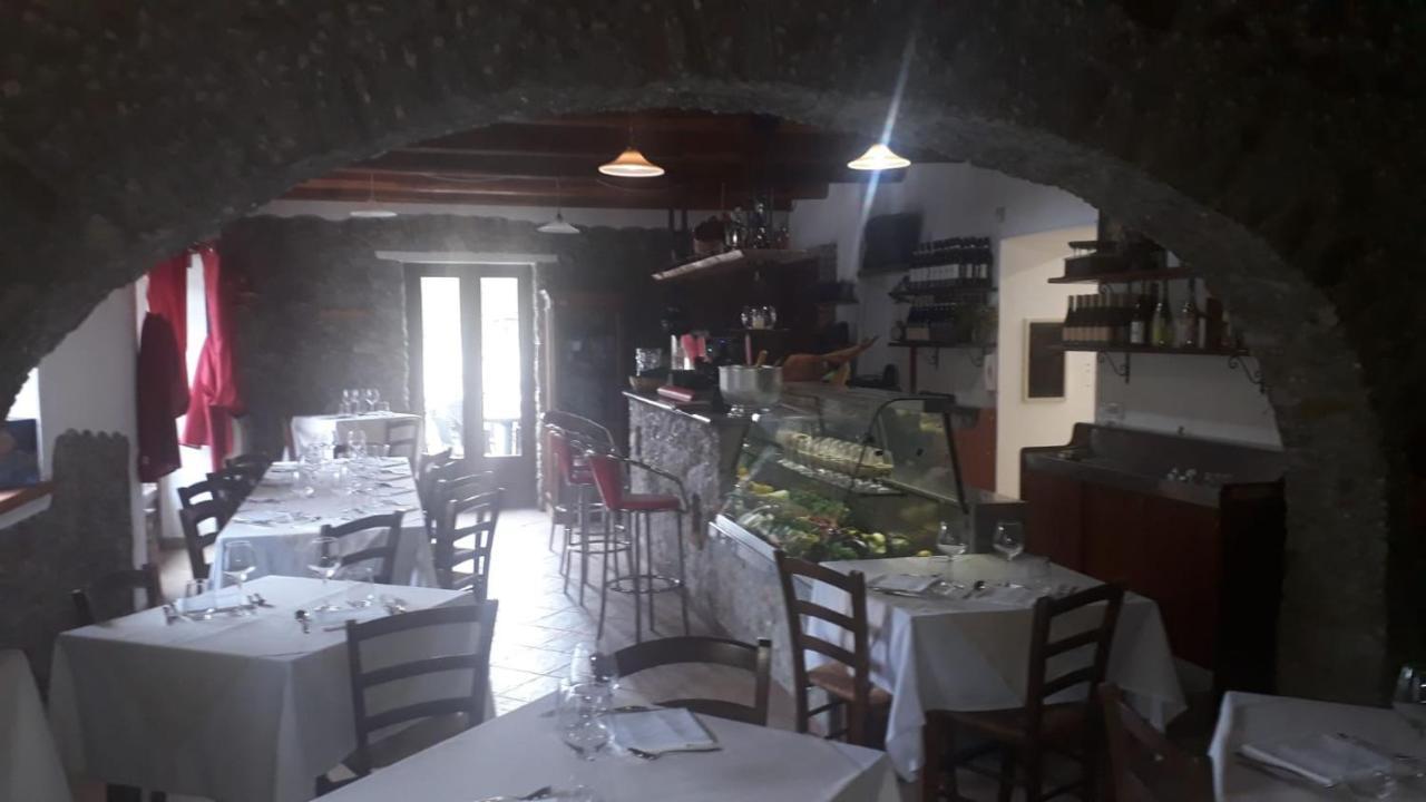 Taverna Del Dolmen Hotel Millesimo Buitenkant foto